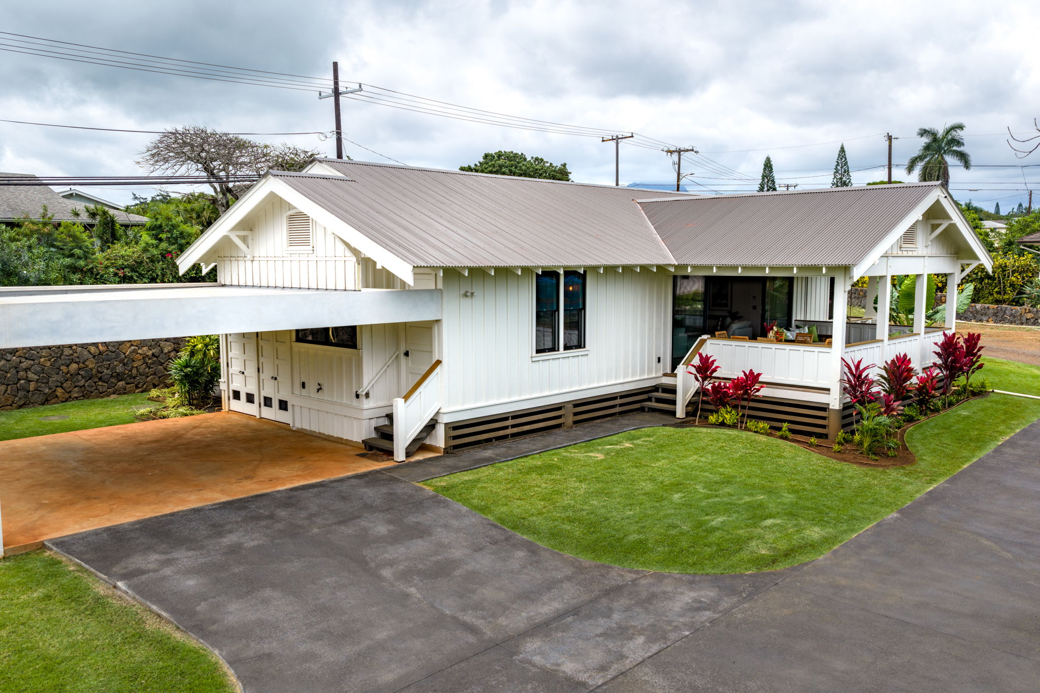 Exterior — side view with carport and covered lanai