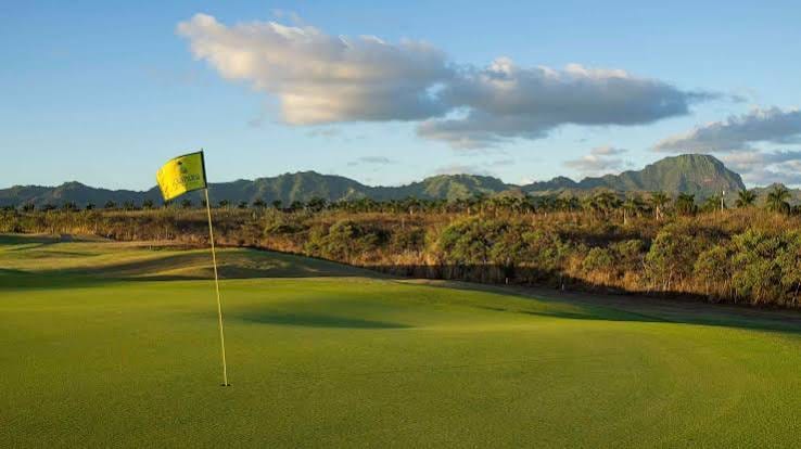 Green at Kiahuna Golf Club with the Pacific Ocean behind, Poipu, Kauai